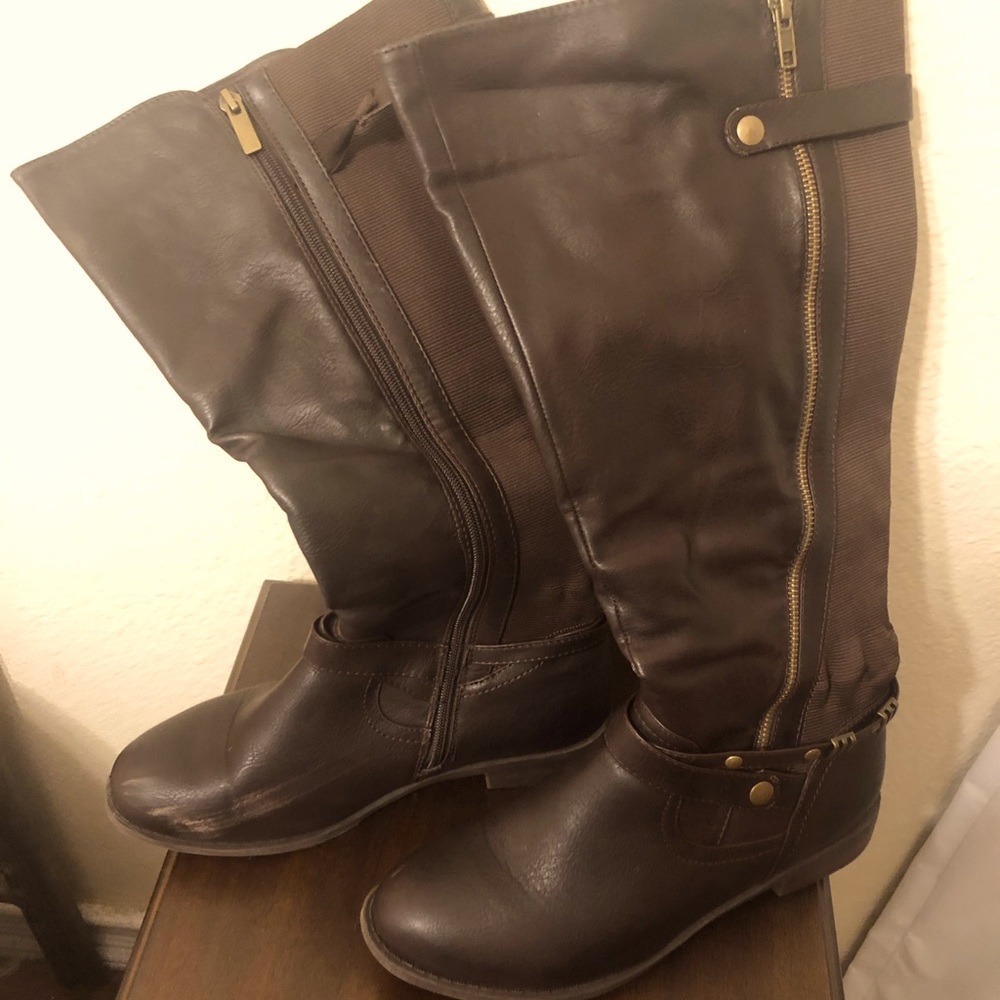 2 pairs of boots